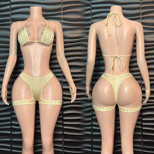 Apple booty shorts set